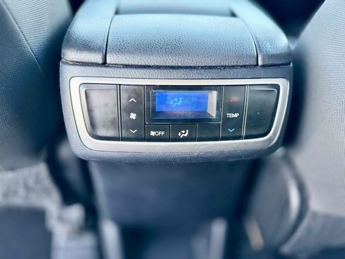 Used 2015 Toyota Highlander LE FWD image 24