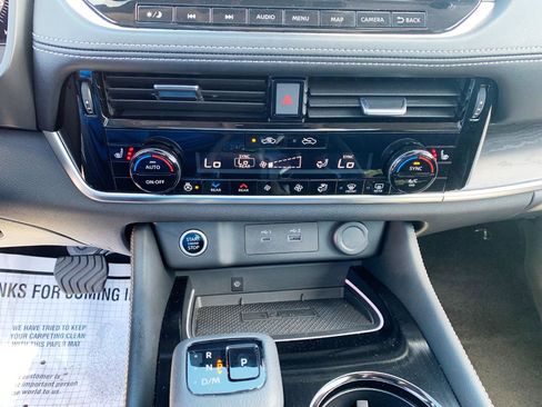 Used 2023 Nissan Rogue Platinum image 11