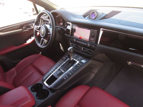 Used 2020 Porsche Macan Base image 10