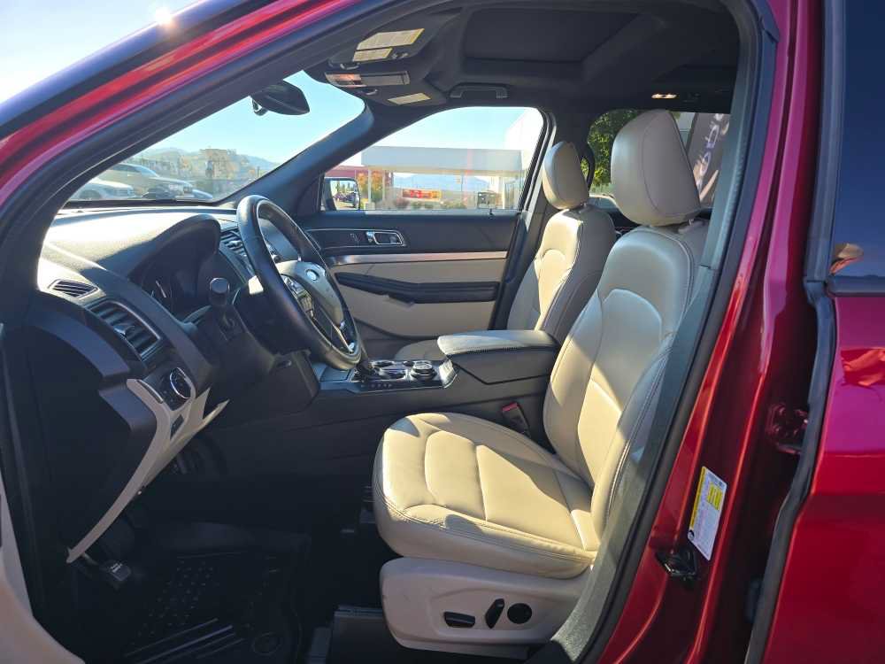 Used 2019 Ford Explorer XLT w/ Equipment Group 202A AWD/4WD image 9