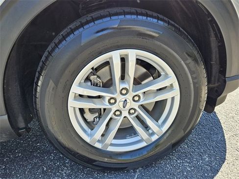 Used 2023 Ford Explorer XLT image 17