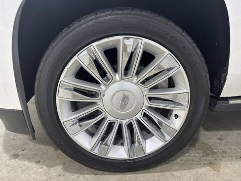 Used 2018 Cadillac Escalade Platinum RWD image 34