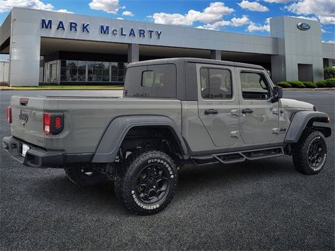 Used 2021 Jeep Gladiator Sport image 4