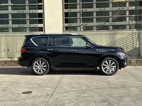 Used 2012 INFINITI QX56 2WD w/ Deluxe Touring Pkg image 2