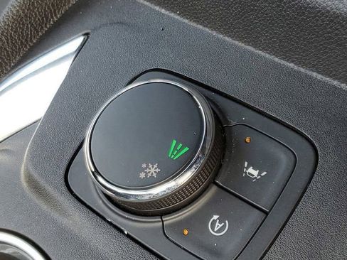 Used 2023 Chevrolet Traverse RS image 25