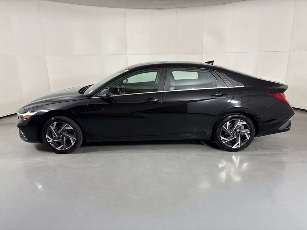 Used 2024 Hyundai Elantra Limited FWD image 5
