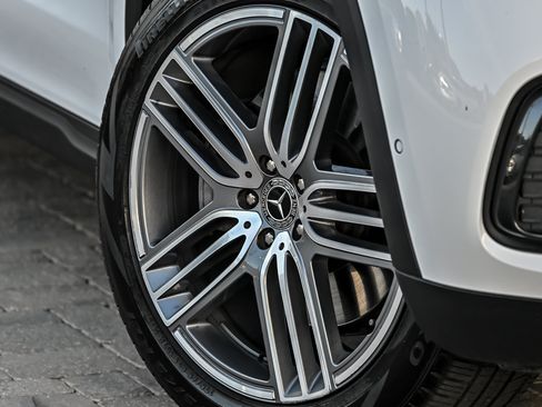 Used 2025 Mercedes-Benz GLS 450 4MATIC image 3