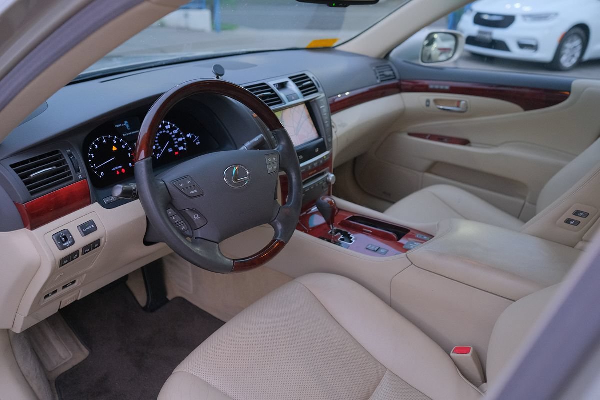Used 2011 Lexus LS 460 w/ Comfort Pkg RWD image 15