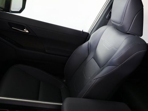 Used 2025 Lexus GX 550 w/ Accessory Package (Z1) image 40