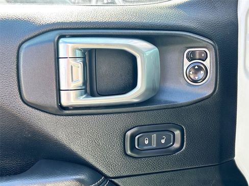 Used 2020 Jeep Gladiator Overland AWD/4WD image 18