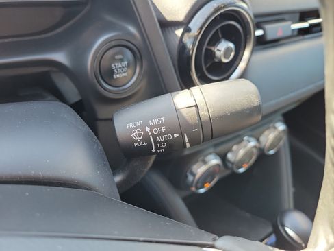 Used 2019 Toyota Yaris XLE image 30