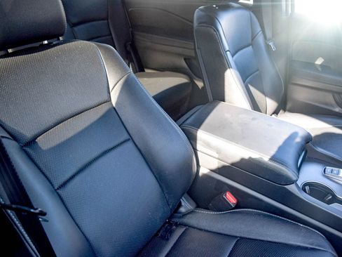 Used 2025 Honda Passport EX-L image 10