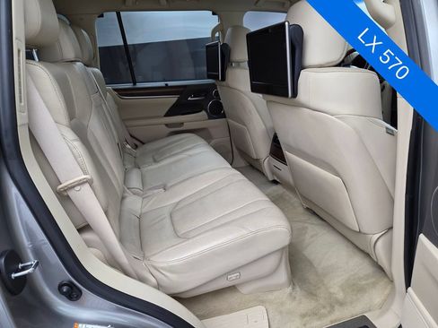 Used 2017 Lexus LX 570 4WD w/ Luxury Package image 20