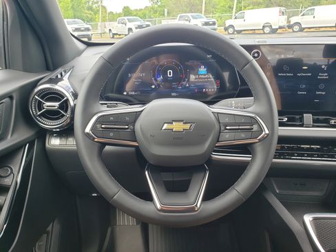 New 2026 Chevrolet Equinox LT w/ Convenience Package II FWD image 19