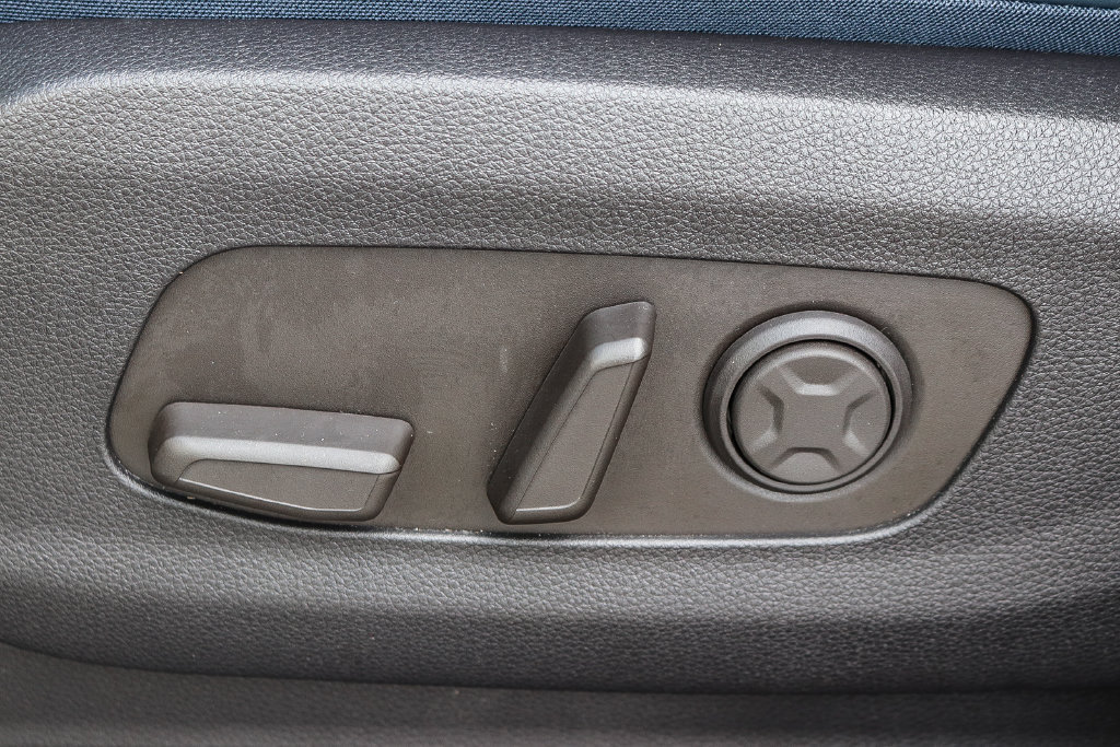 Certified 2026 Kia Carnival EX FWD image 22