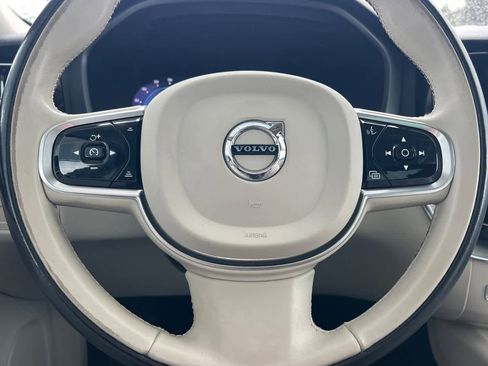 Used 2023 Volvo XC60 B5 Plus image 28