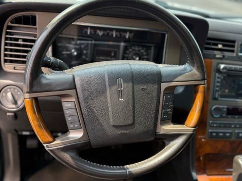 Used 2012 Lincoln Navigator 2WD image 9
