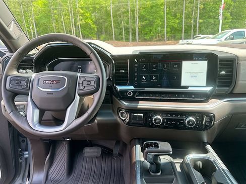Used 2024 GMC Sierra 1500 SLT w/ SLT Premium Plus Package AWD/4WD image 19