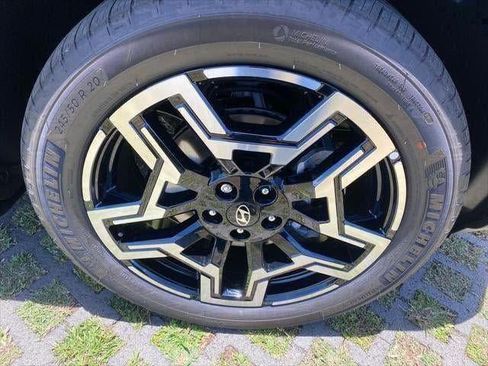 New 2025 Hyundai Santa Cruz Limited image 9