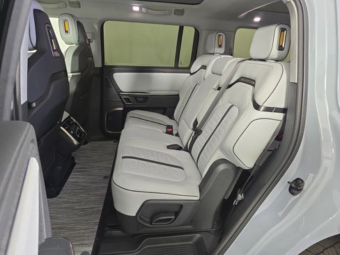 Used 2023 Rivian R1S Adventure image 21