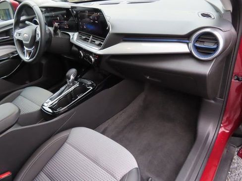 Used 2025 Chevrolet Trax LT w/ Driver Confidence Package image 35