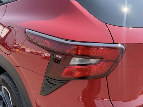 New 2026 Chevrolet Trax RS w/ Sunroof Package FWD image 35