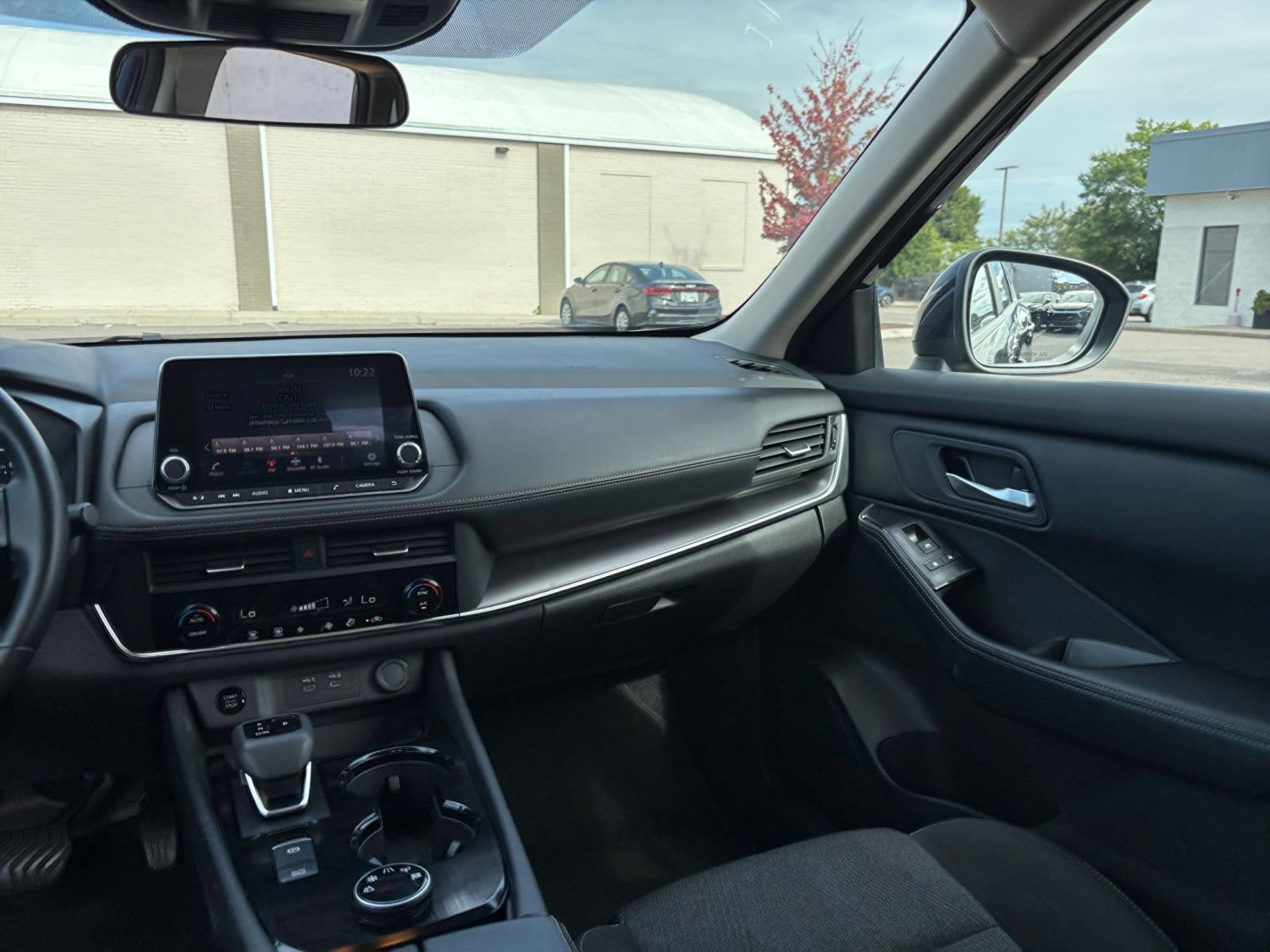Used 2025 Nissan Rogue SV AWD/4WD image 37