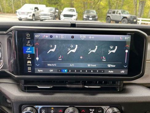 Used 2024 Jeep Wrangler Unlimited Sport AWD/4WD image 32