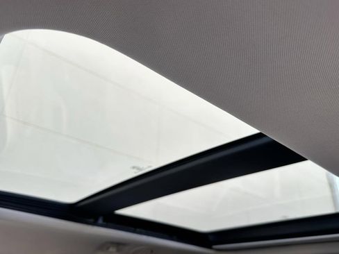 Used 2020 Ford Explorer XLT w/ Equipment Group 202A image 9