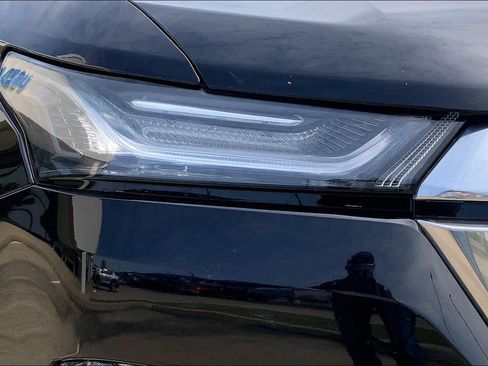 Used 2023 Chevrolet Traverse Premier image 28