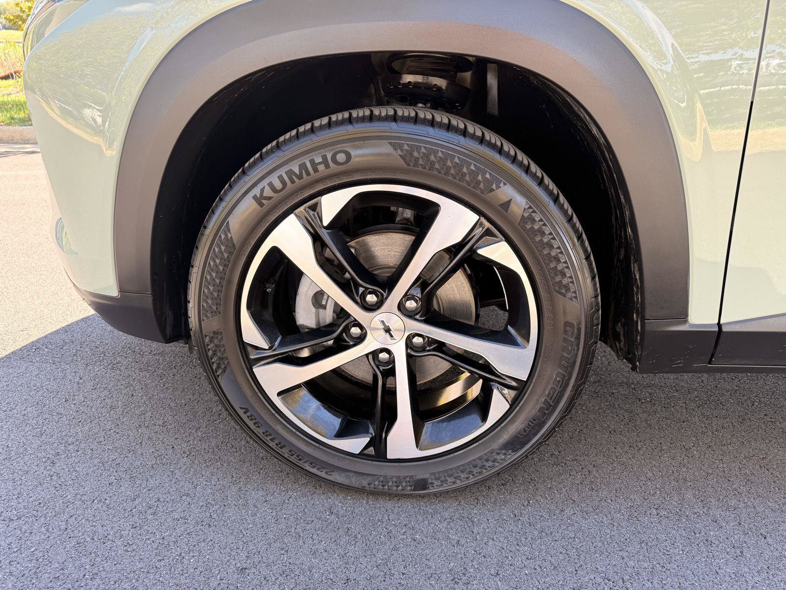 Used 2024 Chevrolet Trax RS w/ Sunroof Package FWD image 9