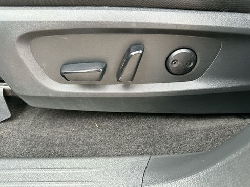 Used 2025 Nissan Pathfinder SV image 12