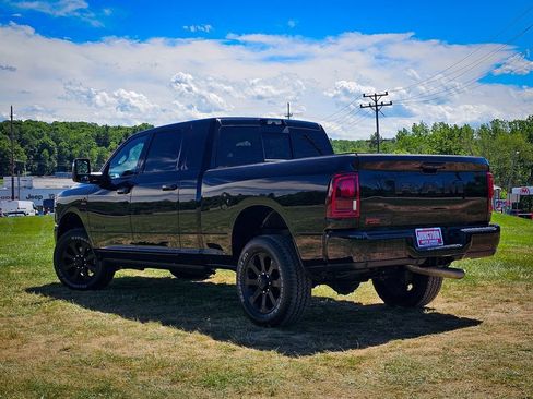 Used 2025 RAM 2500 Laramie AWD/4WD image 7