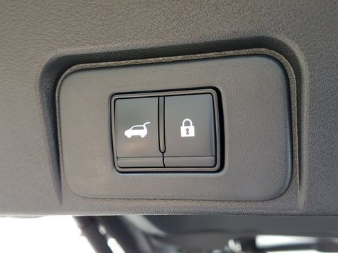 Certified 2026 Nissan Rogue SV FWD image 29