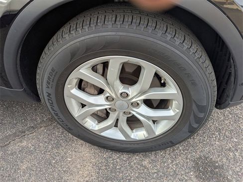 Used 2020 Land Rover Discovery SE image 7