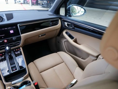 Certified 2026 Porsche Macan AWD/4WD image 72