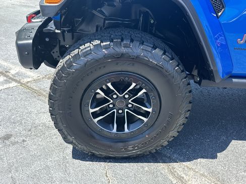Used 2025 Jeep Wrangler Unlimited Rubicon AWD/4WD image 13