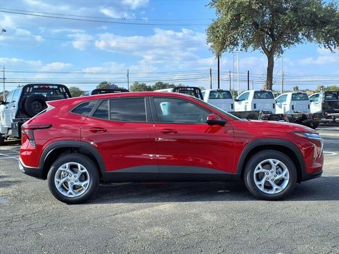 New 2026 Chevrolet Trax LS w/ LS Convenience Package image 3