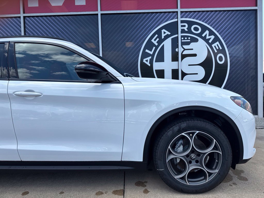 New 2026 Alfa Romeo Stelvio Sprint AWD/4WD image 3