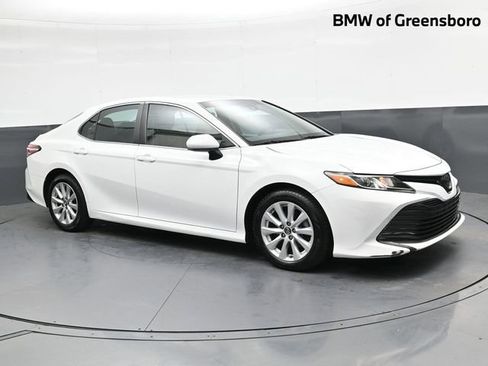 Used 2018 Toyota Camry LE image 1