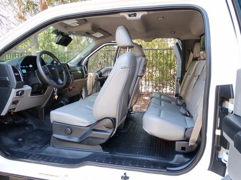 Used 2017 Ford F550 2WD SuperCab Super Duty image 32