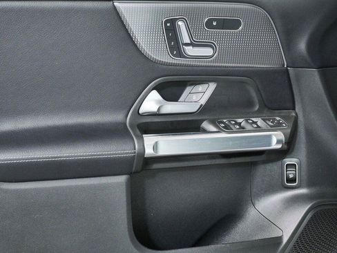 Used 2021 Mercedes-Benz GLB 250 4MATIC image 6
