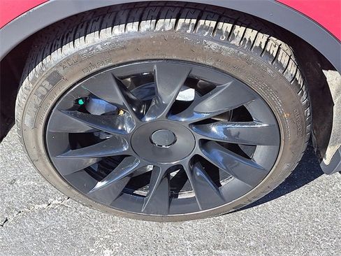 Used 2022 Tesla Model Y Long Range image 10