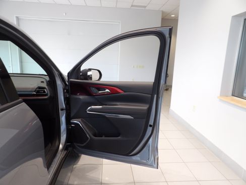 Used 2025 Chevrolet Traverse RS AWD/4WD image 26