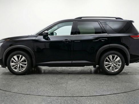 Used 2025 Nissan Pathfinder SV image 5