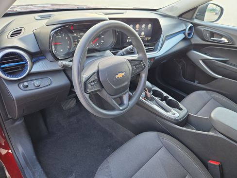 Used 2025 Chevrolet Trax LS FWD image 13