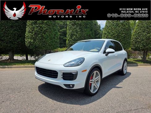Used 2016 Porsche Cayenne AWD/4WD image 1