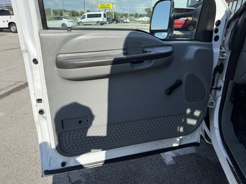 Used 2006 Ford F350 XL image 23