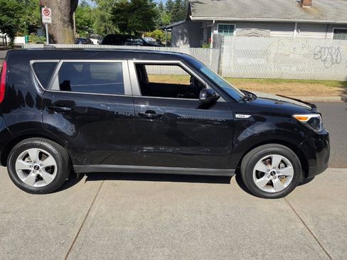 Used 2019 Kia Soul FWD image 4