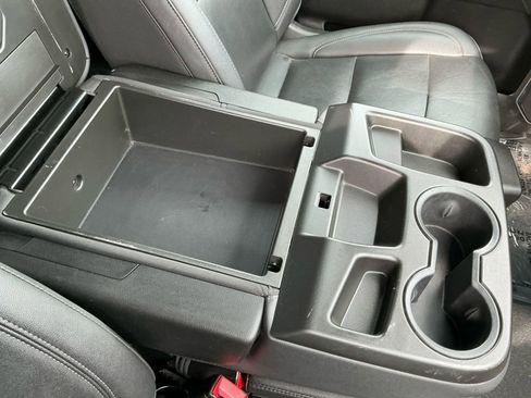 Used 2024 GMC Sierra 1500 SLT image 17